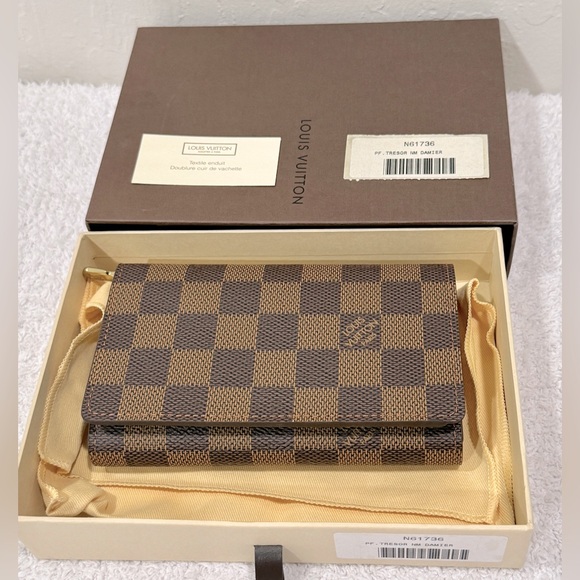 NEW Louis Vuitton Tresor Wallet - Picture 5 of 8